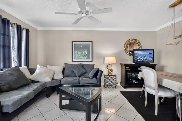 $1,900 | 48 Burgundy Avenue, Unit A, Delray Beach, FL 33484