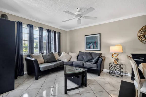 $1,900 | 48 Burgundy Avenue, Unit A, Delray Beach, FL 33484