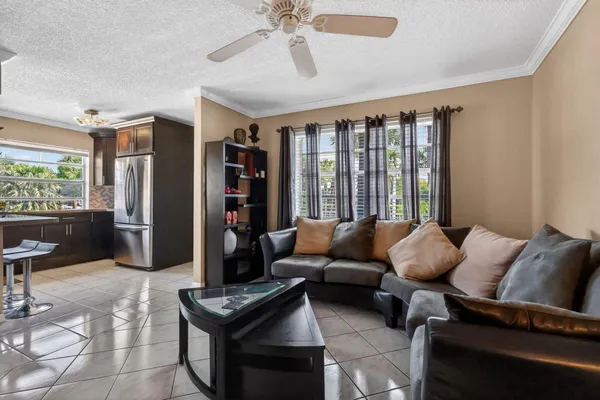 $1,900 | 48 Burgundy Avenue, Unit A, Delray Beach, FL 33484