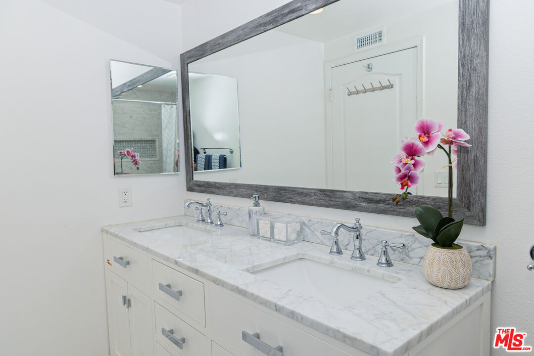 12000 Falcon Crest Way Porter Ranch, CA 91326 - Photo 27 of 44