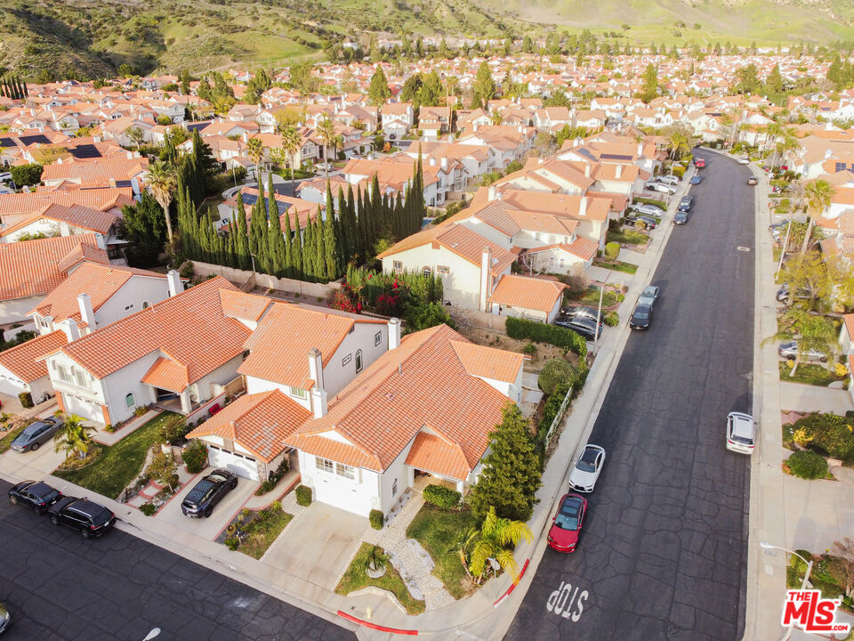 12000 Falcon Crest Way Porter Ranch, CA 91326 - Photo 33 of 44