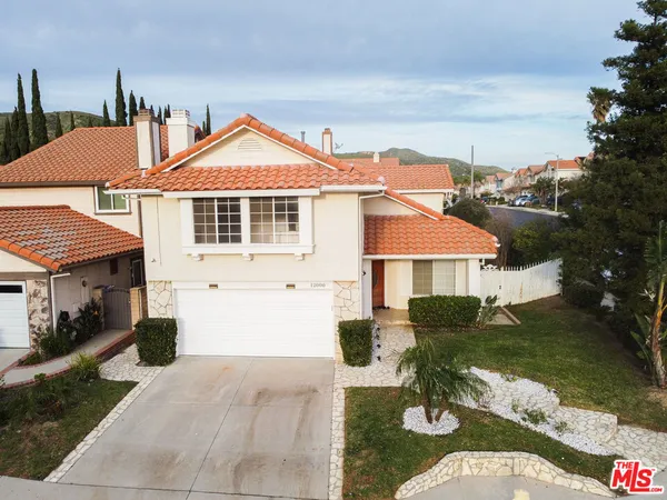 $1,340,000 | 12000 Falcon Crest Way, Porter Ranch, CA 91326