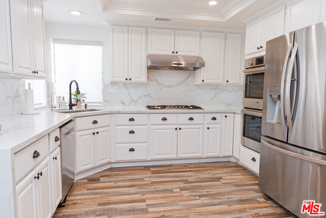 12000 Falcon Crest Way Porter Ranch, CA 91326 - Photo 4 of 44