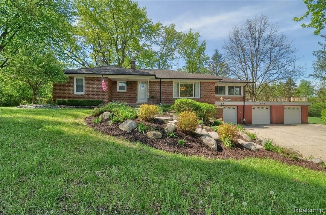 1759 West Gunn Road Rochester, MI 48306 - Photo 1 of 33 Front.jpg
