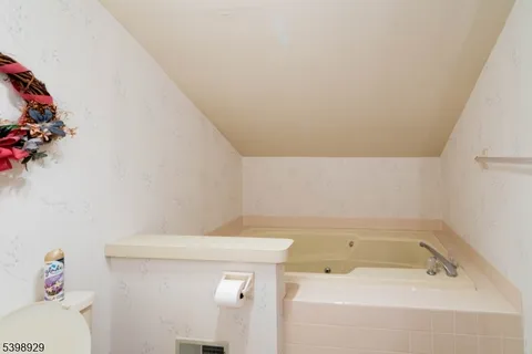 $240,000 | 10 Augusta Drive, Vernon, NJ 07462