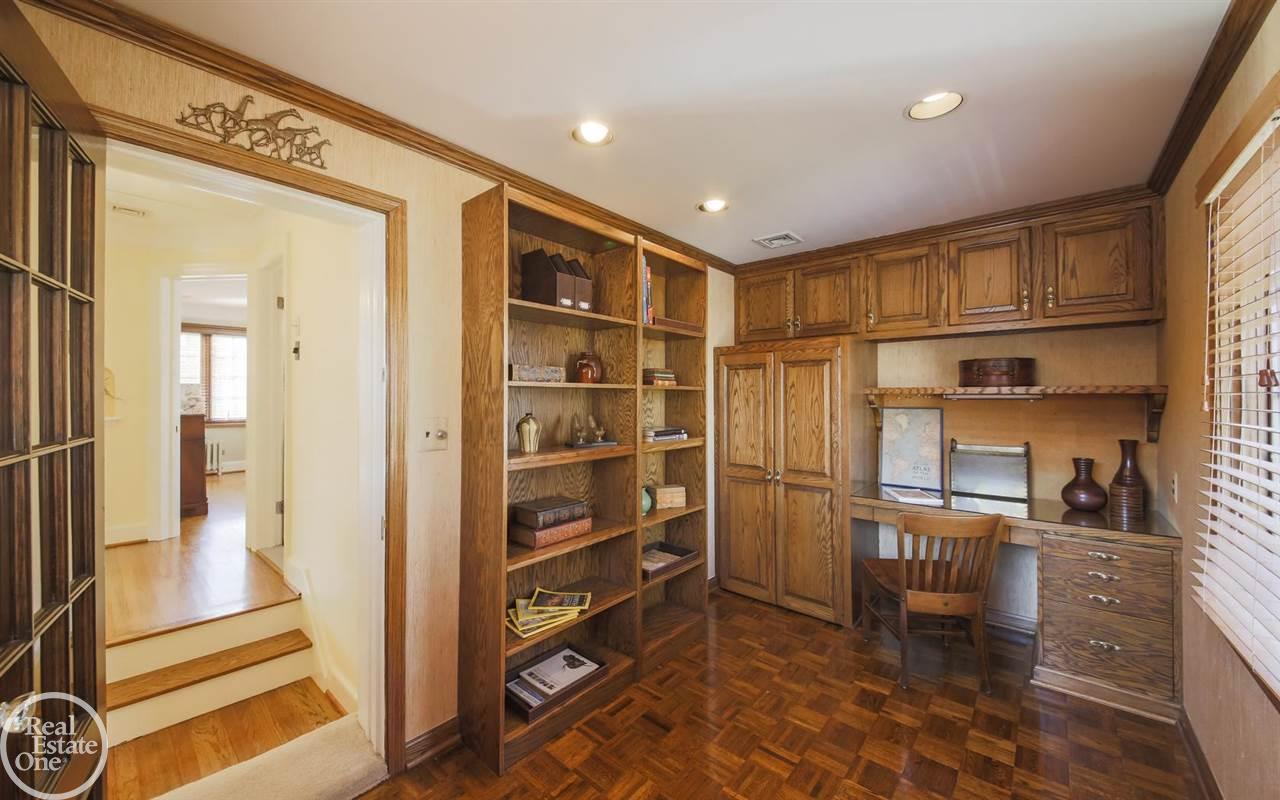 1712 Broadstone Road Grosse Pointe Woods, MI 48236 - Photo 16 of 34