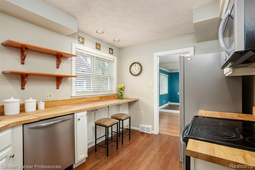 1485 Fairholme Road Grosse Pointe Woods, MI 48236 - Photo 11 of 40