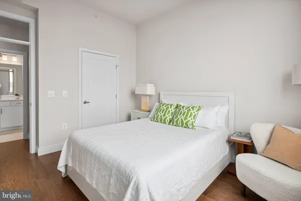 $4,400 | 2000 Clarendon Boulevard, Unit 504A, Arlington, VA 22201