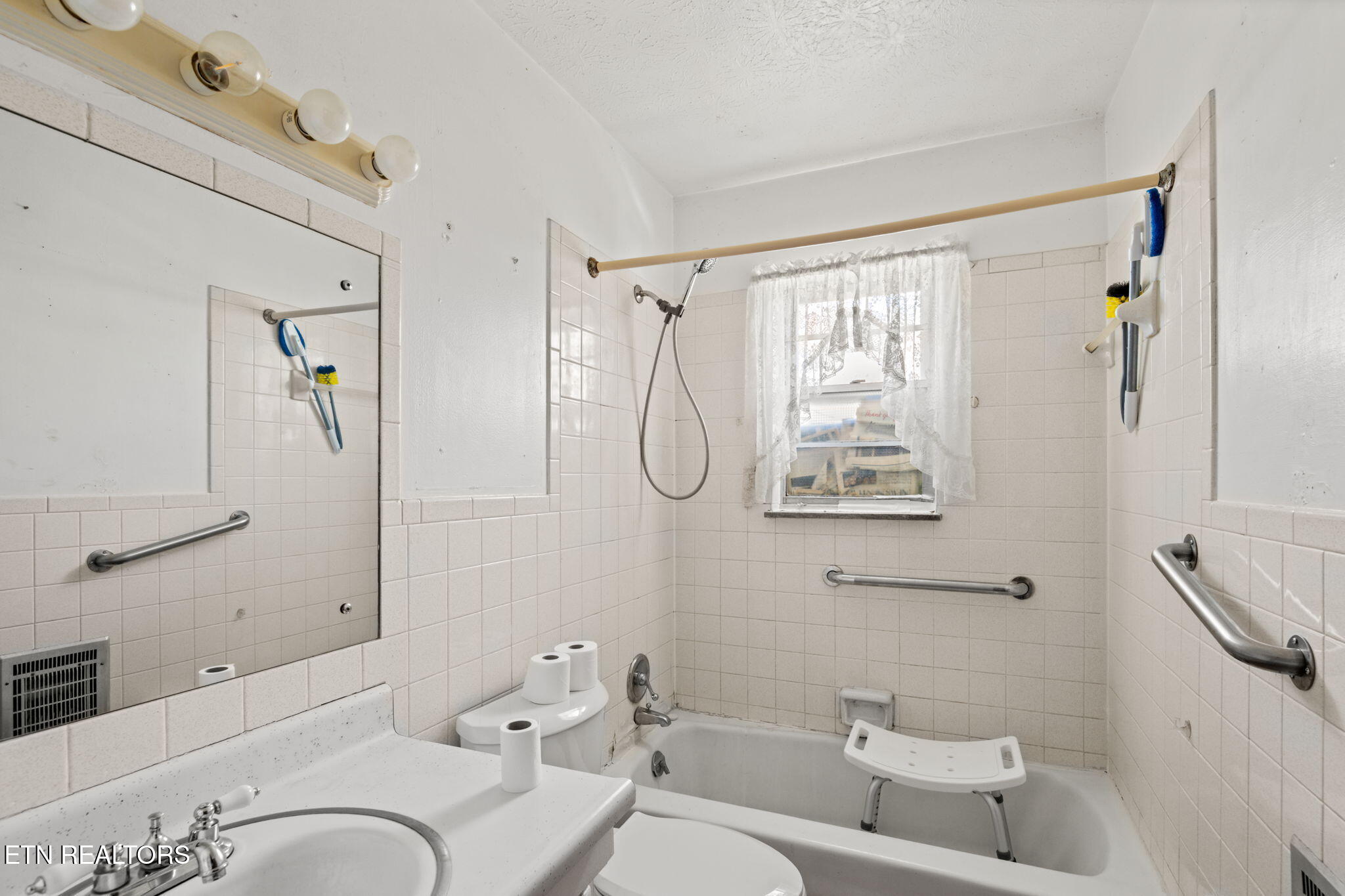 7700 Tazewell Pike Corryton, TN 37721 - Photo 17 of 23 30-web-or-mls-7700 Tazwell-3404