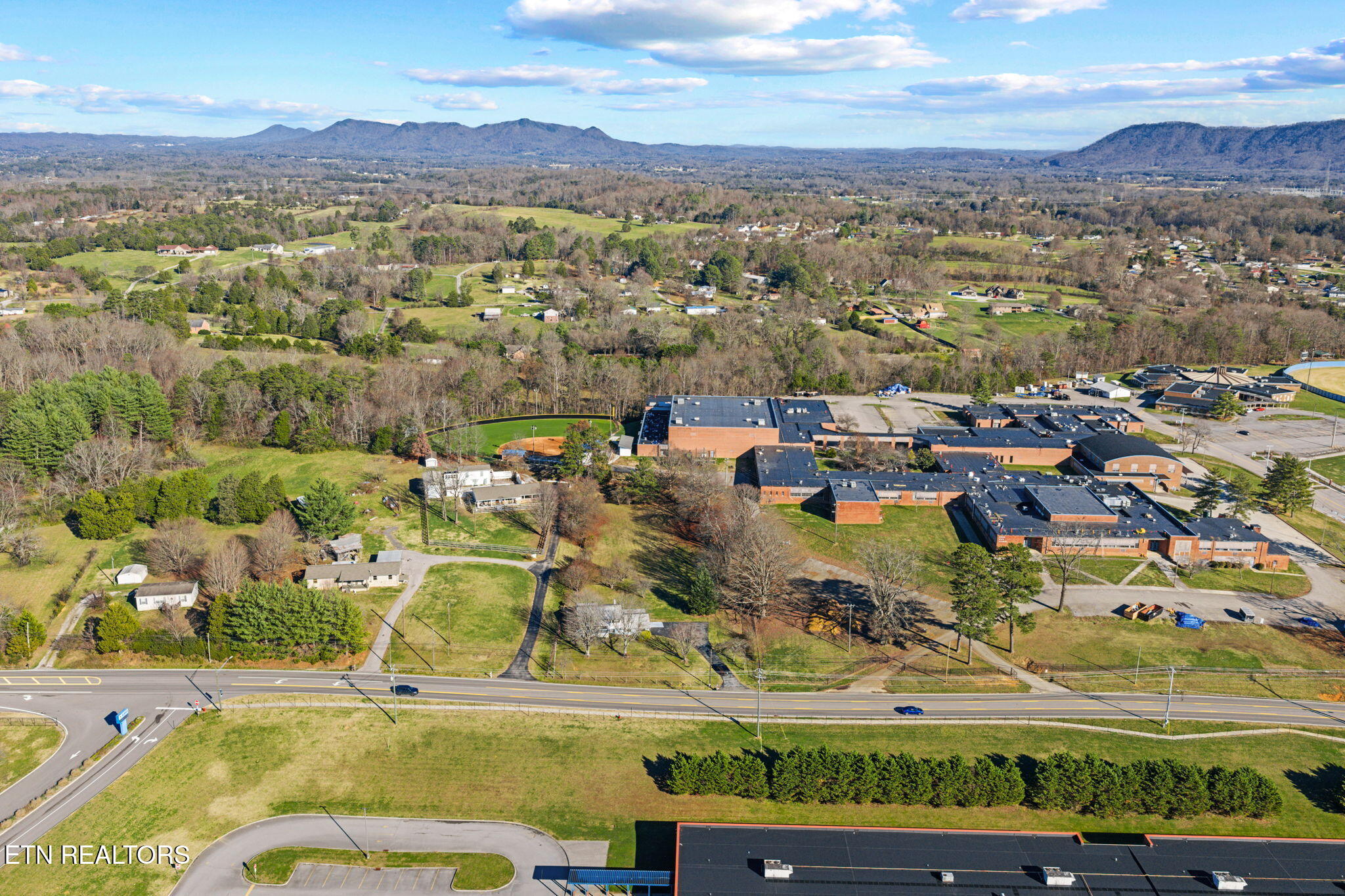 7700 Tazewell Pike Corryton, TN 37721 - Photo 4 of 23 3-web-or-mls-7700 Tazwell--4