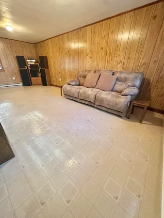 a view of a livingroom with furniture