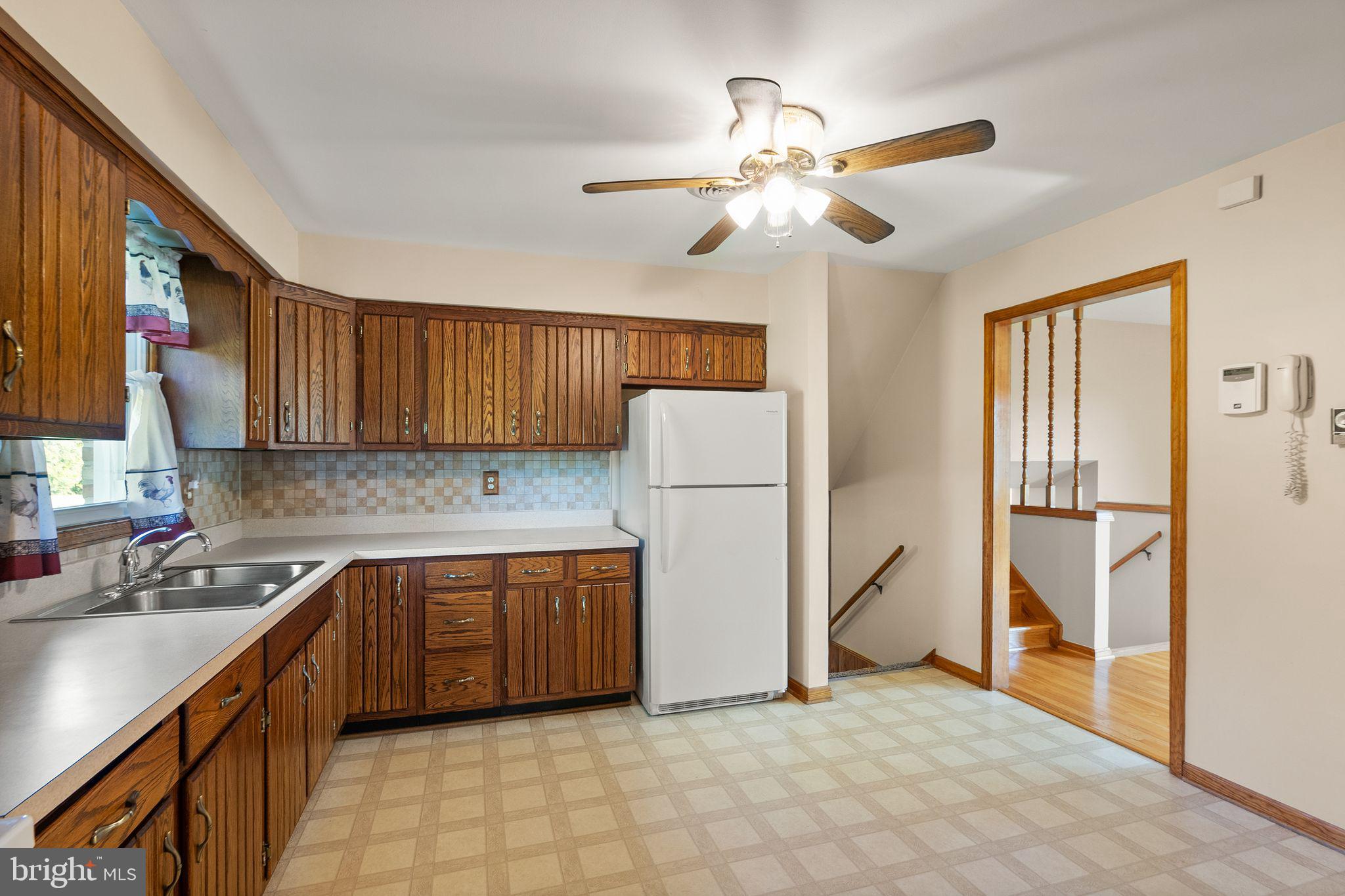 4106 Gene Hemp Road Jefferson, MD 21755 - Photo 11 of 51 Kitchen w/Solid Oak Custom Cabinets