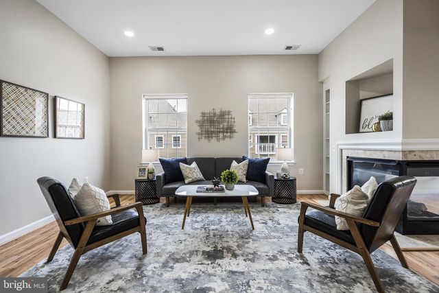 $649,500 | 1404 Roundhouse Lane, Unit 503, Alexandria, VA 22314