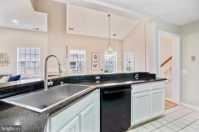 $649,500 | 1404 Roundhouse Lane, Unit 503, Alexandria, VA 22314