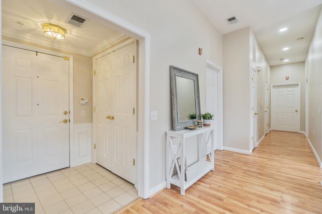 $649,500 | 1404 Roundhouse Lane, Unit 503, Alexandria, VA 22314