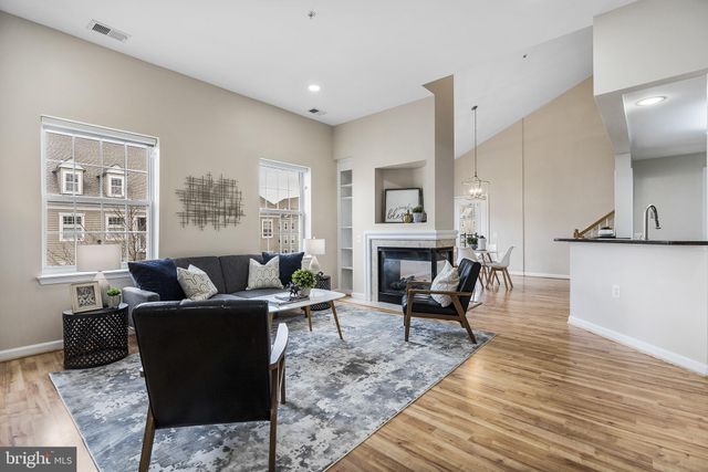 $649,500 | 1404 Roundhouse Lane, Unit 503, Alexandria, VA 22314