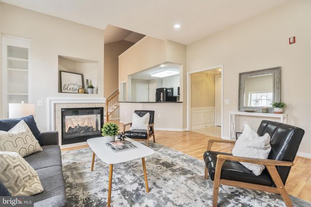 $649,500 | 1404 Roundhouse Lane, Unit 503, Alexandria, VA 22314