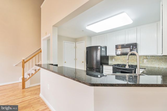 $649,500 | 1404 Roundhouse Lane, Unit 503, Alexandria, VA 22314