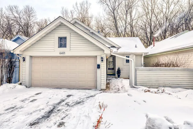$240,000 | 6467 13th Street North, Oakdale, MN 55128