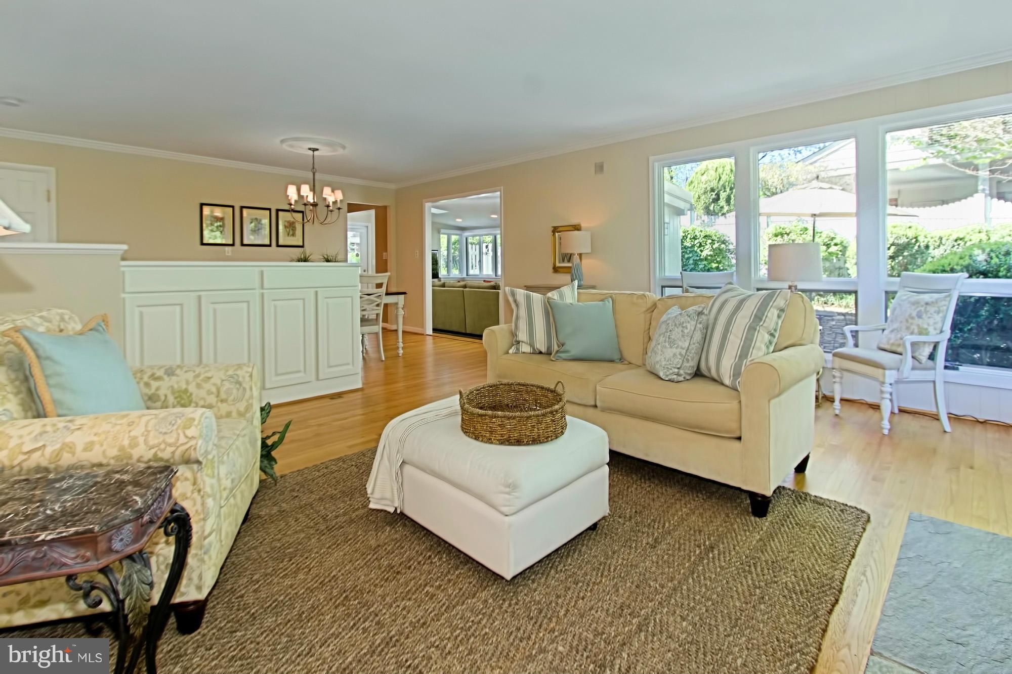 3900 Chesterbrook Road Arlington, VA 22207 - Photo 6 of 30 a living room with furniture and a couch