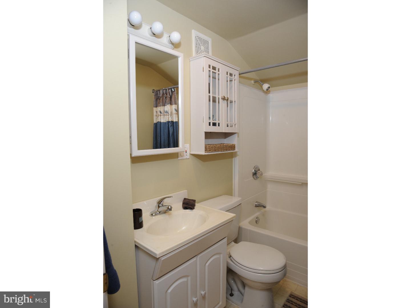 83 Trail Road Levittown, PA 19056 - Photo 15 of 25 Bathroom