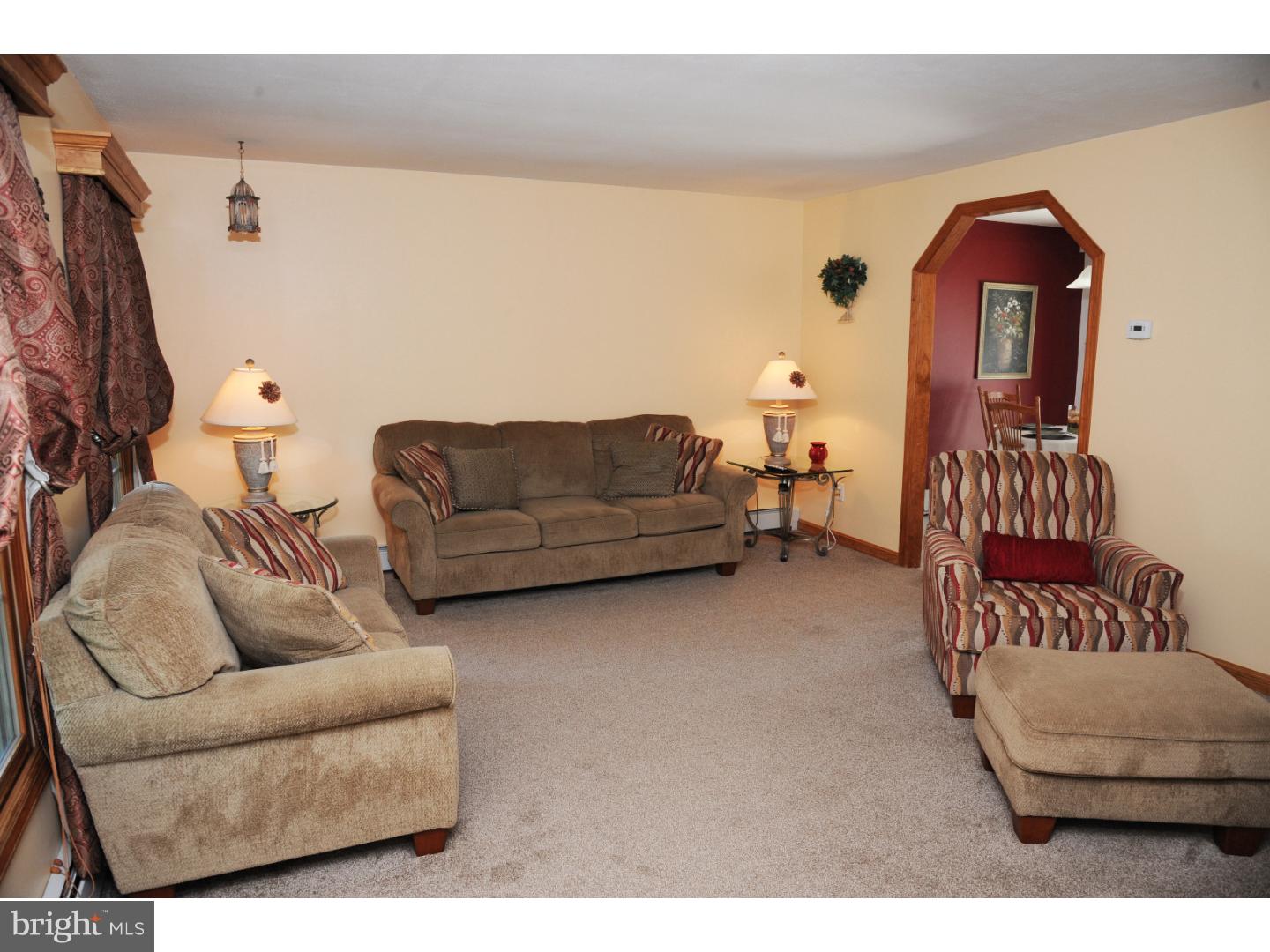 83 Trail Road Levittown, PA 19056 - Photo 8 of 25 Living Room