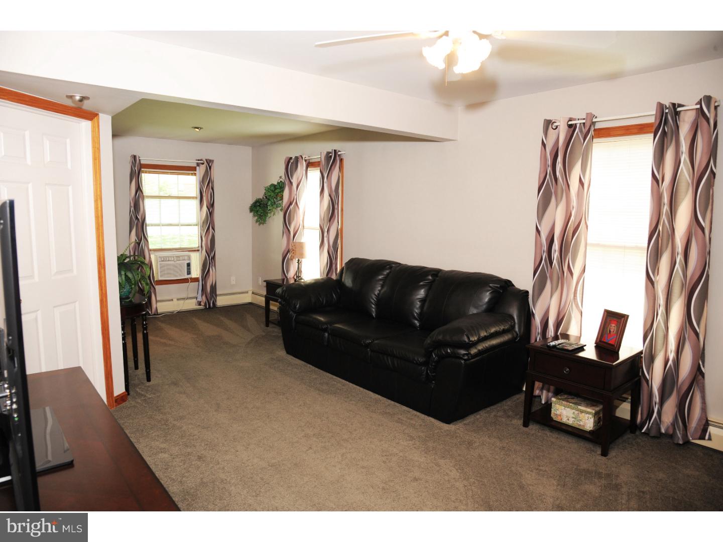 83 Trail Road Levittown, PA 19056 - Photo 10 of 25 Living Room