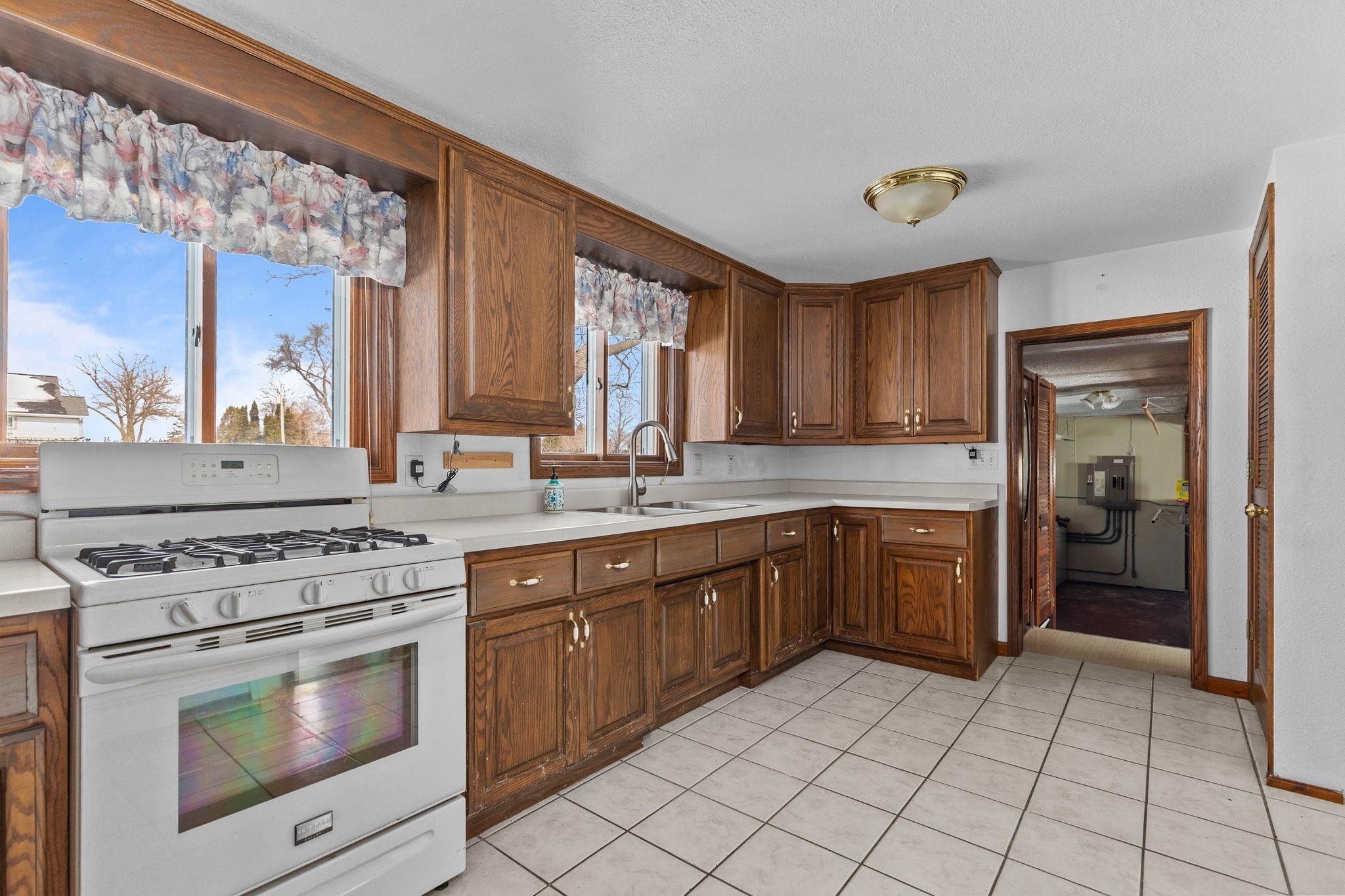 2963 Sunset Point Lane Oshkosh, WI 54904 - Photo 2 of 41