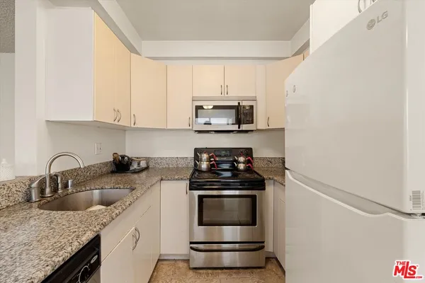 $495,000 | 1334 South Carmelina Avenue, Unit 1, Los Angeles, CA 90025
