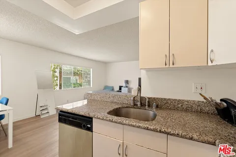 $495,000 | 1334 South Carmelina Avenue, Unit 1, Los Angeles, CA 90025