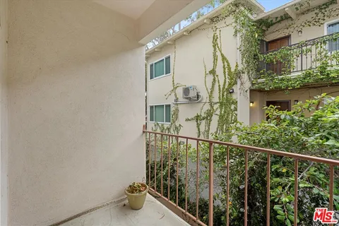 $495,000 | 1334 South Carmelina Avenue, Unit 1, Los Angeles, CA 90025
