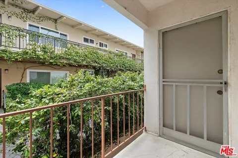 $495,000 | 1334 South Carmelina Avenue, Unit 1, Los Angeles, CA 90025