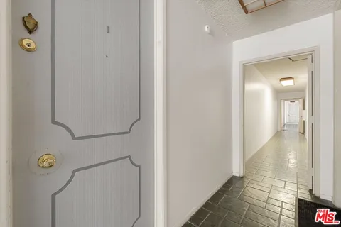 $495,000 | 1334 South Carmelina Avenue, Unit 1, Los Angeles, CA 90025