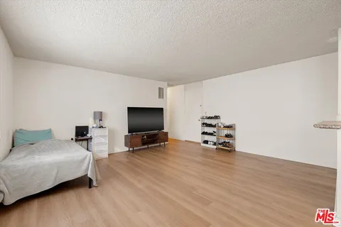 $495,000 | 1334 South Carmelina Avenue, Unit 1, Los Angeles, CA 90025