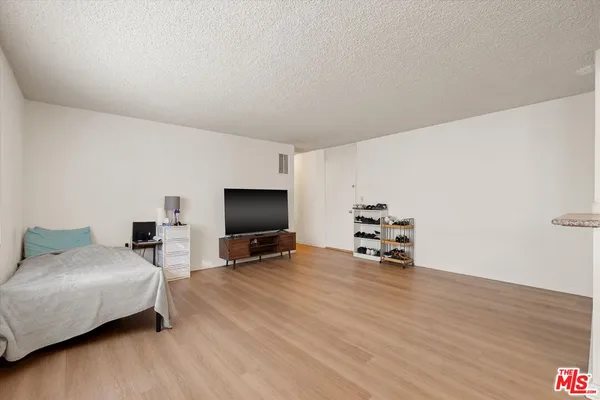 $495,000 | 1334 South Carmelina Avenue, Unit 1, Los Angeles, CA 90025