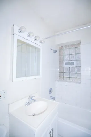 $1,850 | 2958 North Seeley Avenue, Unit 1, Chicago, IL 60618