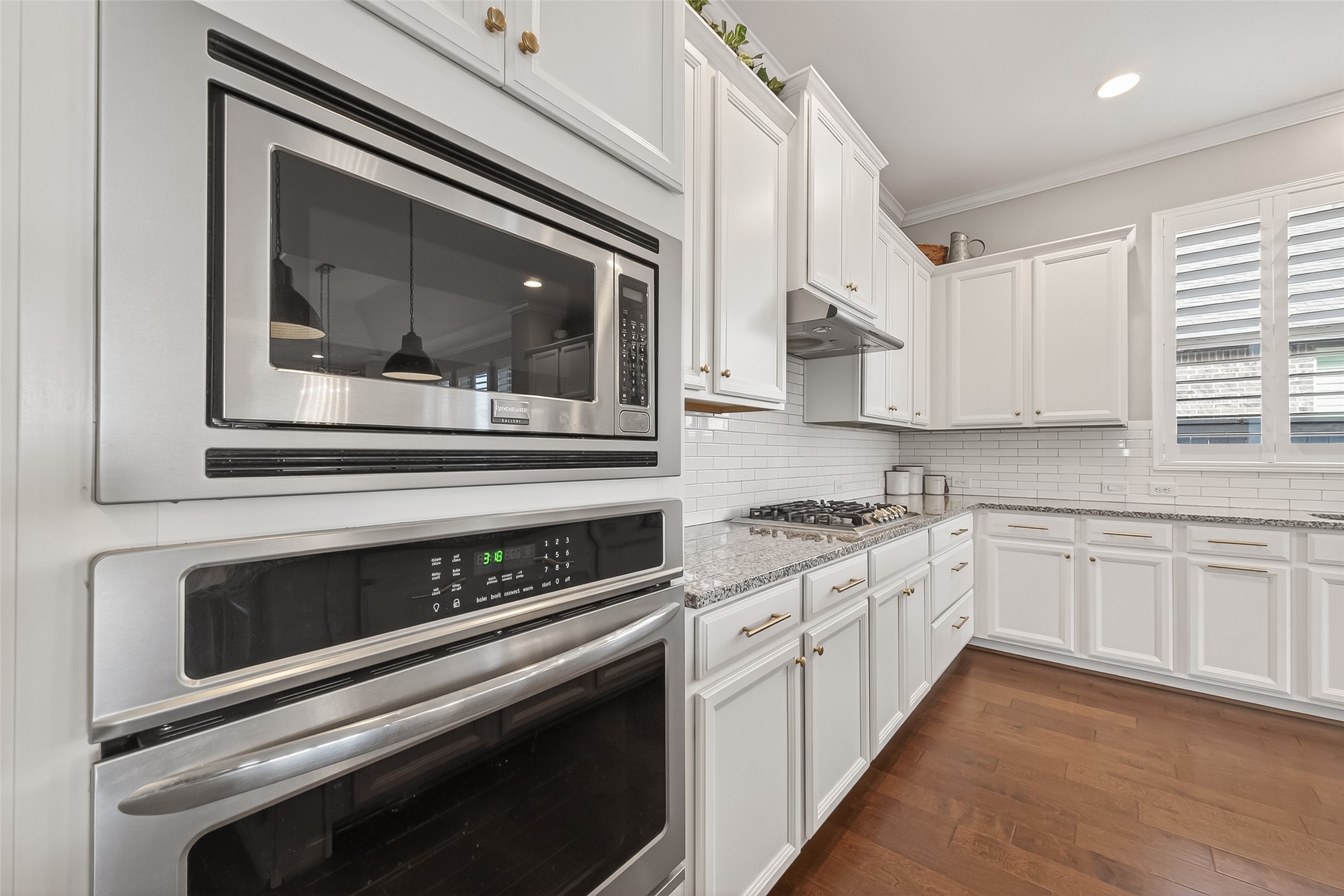 1307 Layla Sage Loop Richmond, TX 77406 - Photo 16 of 50 Additional kitchen highlights include:
• White subway tile backsplash
• Upgraded display cabinetry with gold hardware
• Built-in stainless steel appliances
• 5-burner gas range
• Ample counter and storage space
• Walk-in pantry with double doors