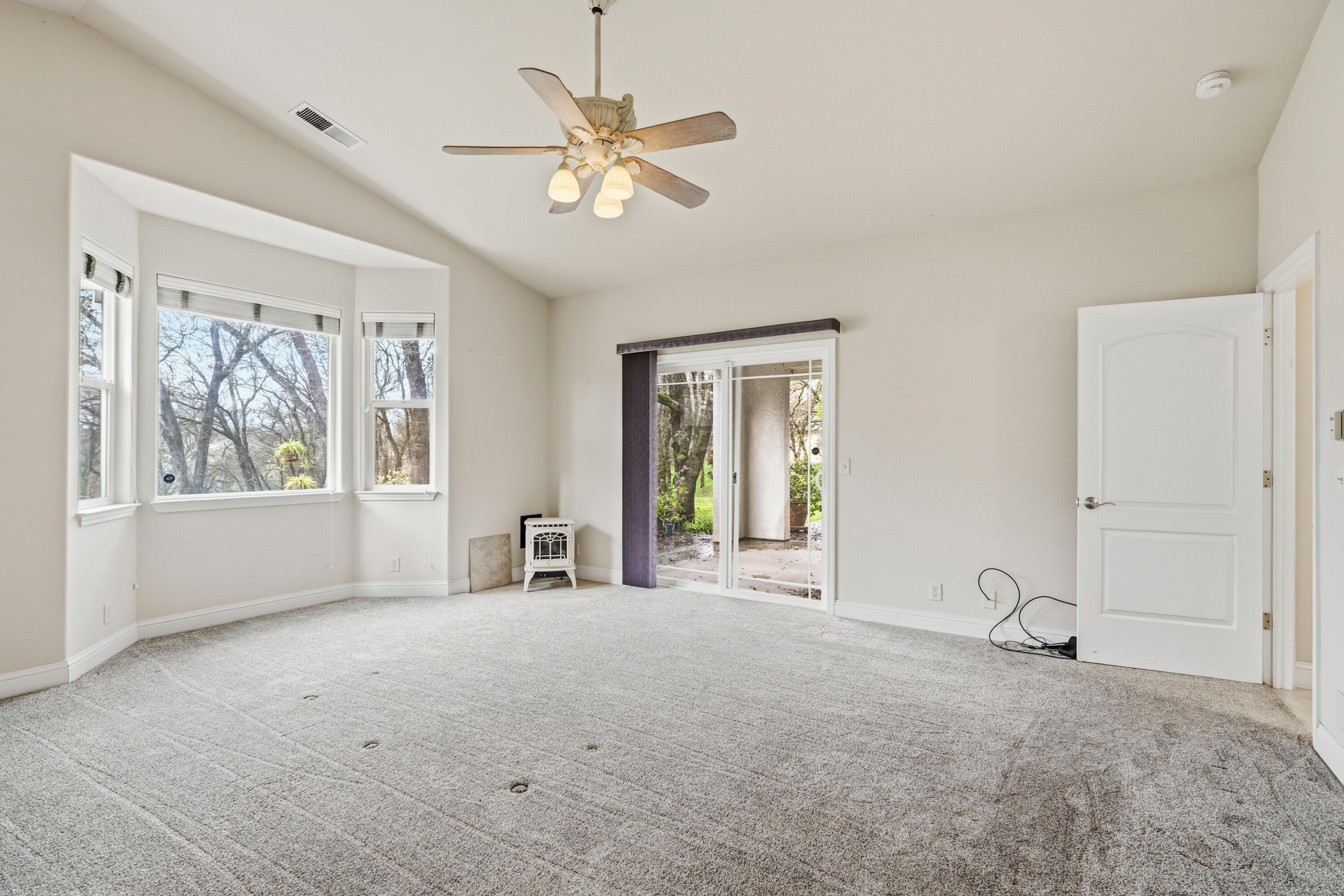 14535 Molluc Drive Red Bluff, CA 96080 - Photo 20 of 72 a view of an empty room with a window