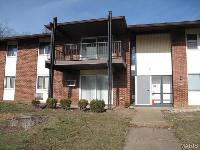 $65,000 | 7609 Hazelcrest Drive, Unit G, Hazelwood, MO 63042