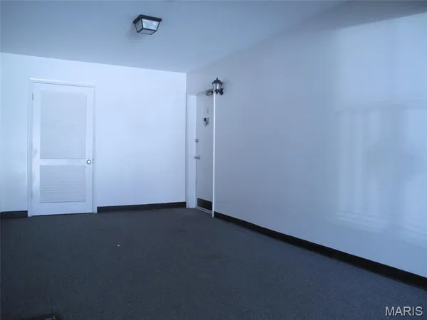 $65,000 | 7609 Hazelcrest Drive, Unit G, Hazelwood, MO 63042
