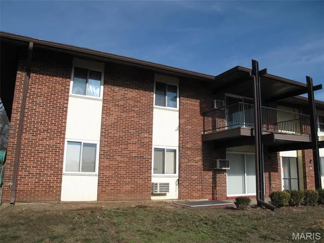 $65,000 | 7609 Hazelcrest Drive, Unit G, Hazelwood, MO 63042