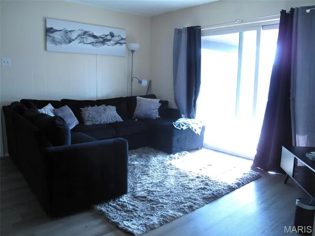 $65,000 | 7609 Hazelcrest Drive, Unit G, Hazelwood, MO 63042