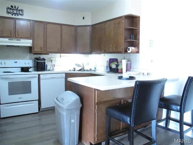 $65,000 | 7609 Hazelcrest Drive, Unit G, Hazelwood, MO 63042