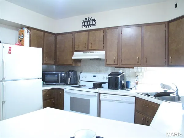 $65,000 | 7609 Hazelcrest Drive, Unit G, Hazelwood, MO 63042