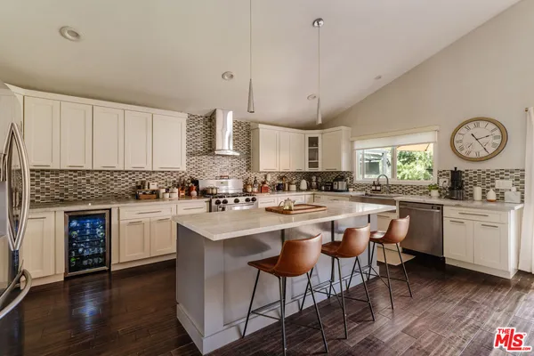 $6,200 | 5940 Matilija Avenue, Van Nuys, CA 91401