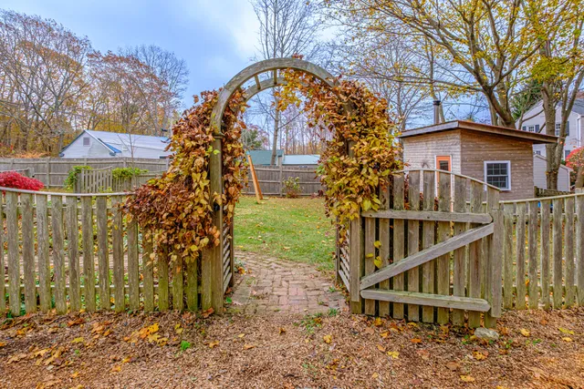 $715,000 | 533 Mitchell Road, Cape Elizabeth, ME 04107