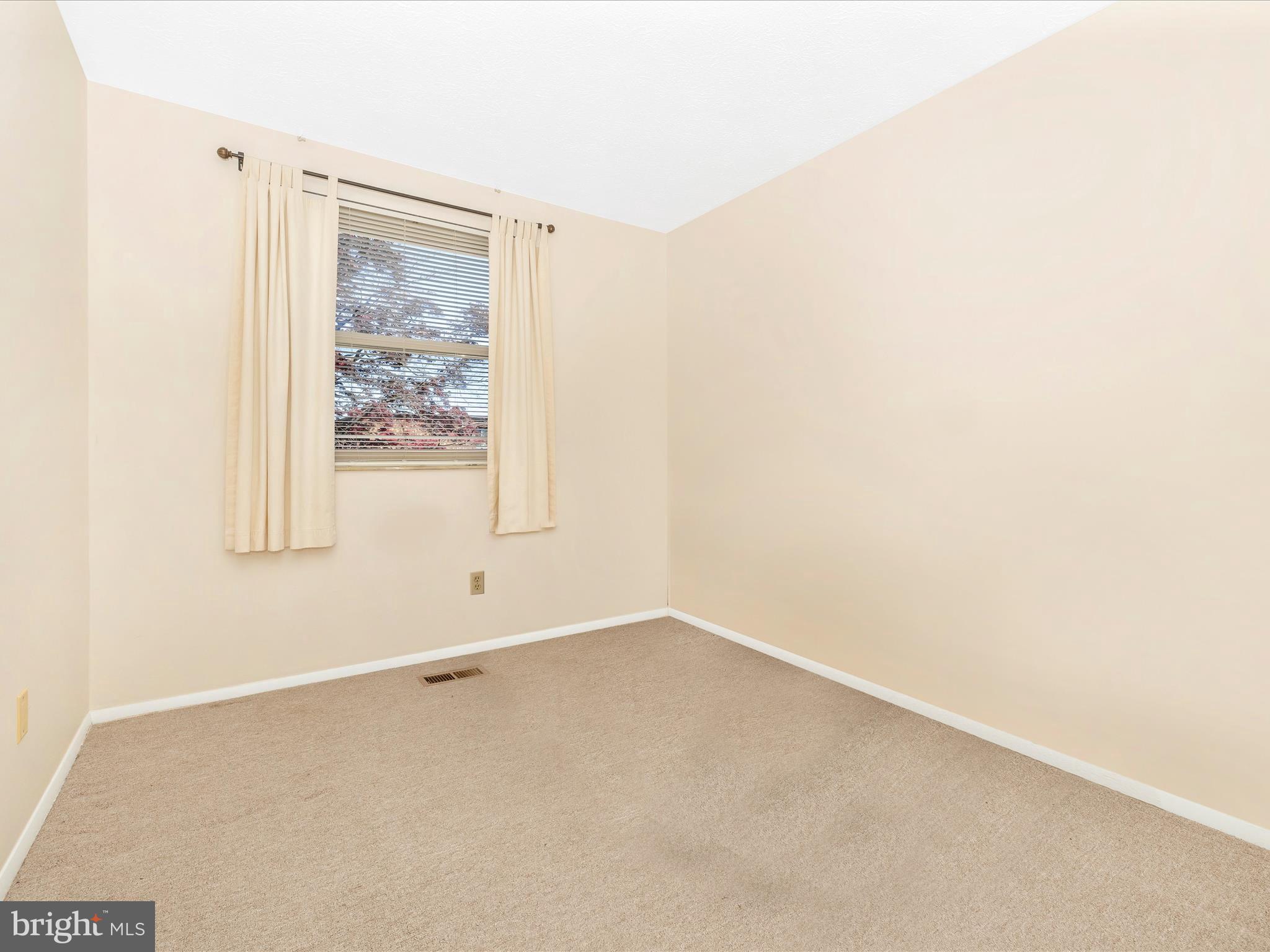 394 Prospect Boulevard Frederick, MD 21701 - Photo 20 of 39 Bedroom 3