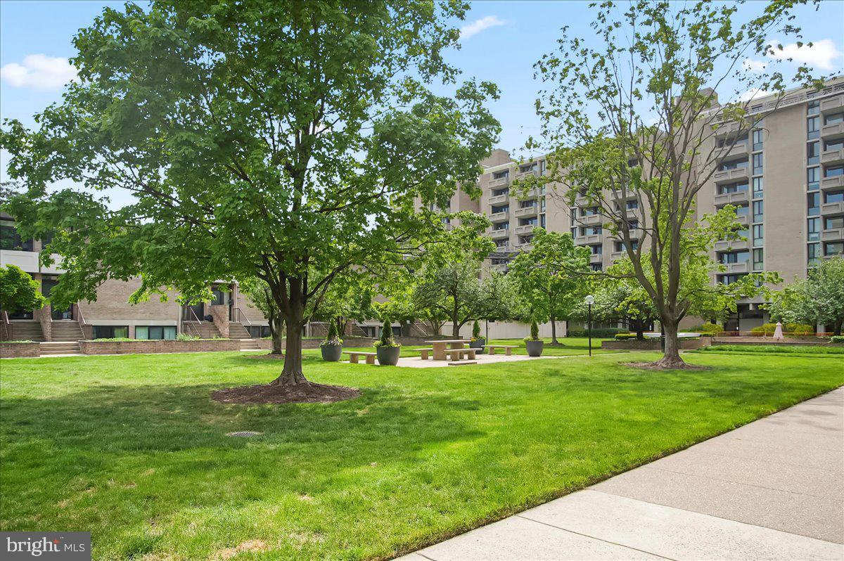 240 M Street Southwest, Unit E612 Washington, DC 20024 - Photo 18 of 19 Grounds