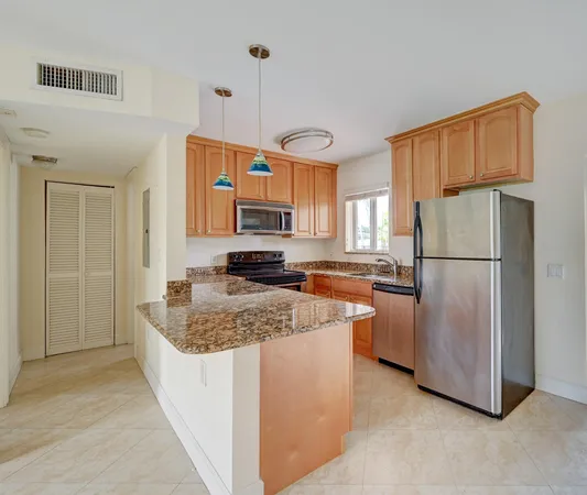 $1,650 | 410 Southwest 15th Street, Unit 204, Pompano Beach, FL 33060