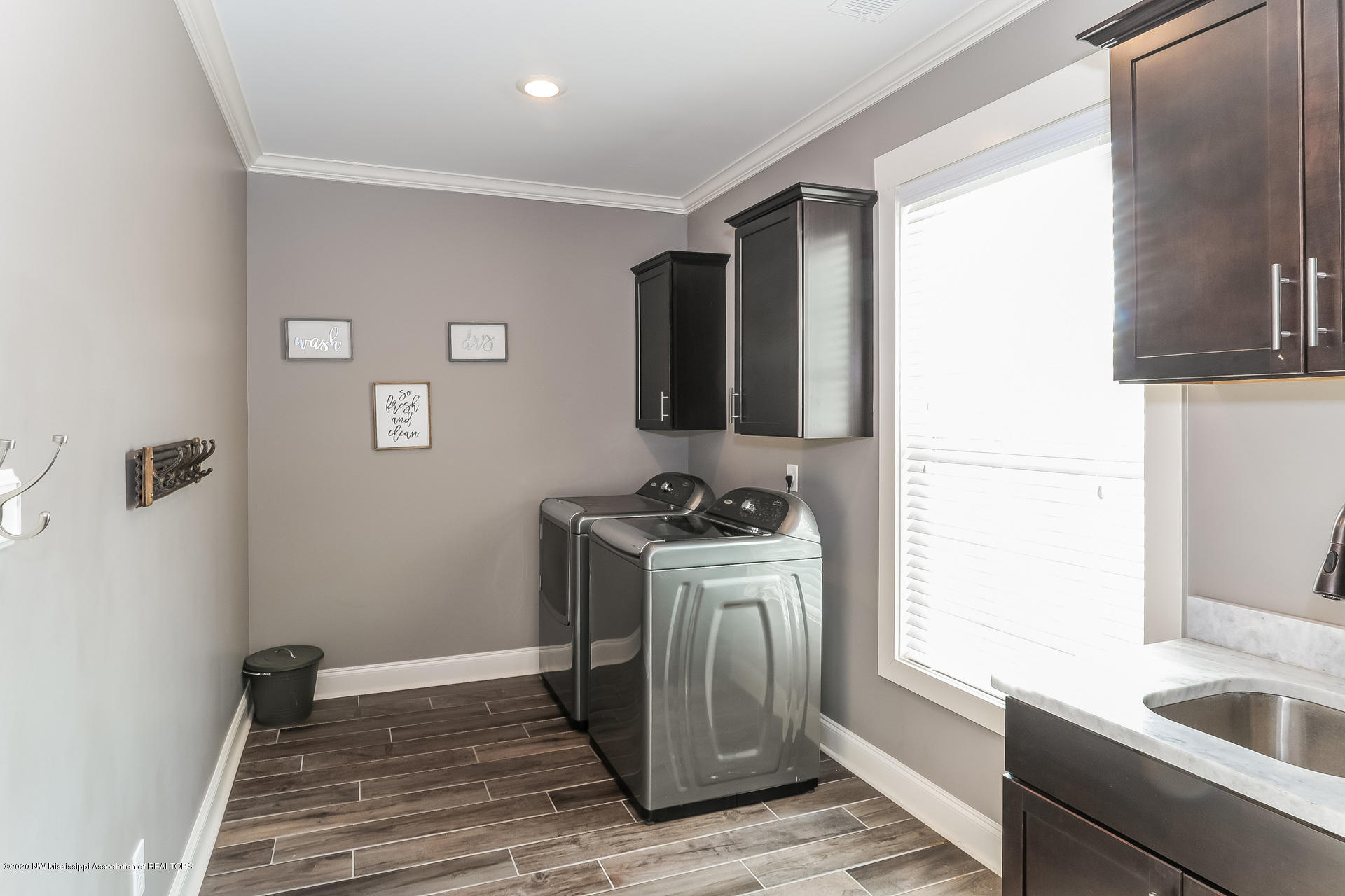 2422 Ross Road Olive Branch, MS 38654 - Photo 17 of 20 018-photo-laundry-room-6815693